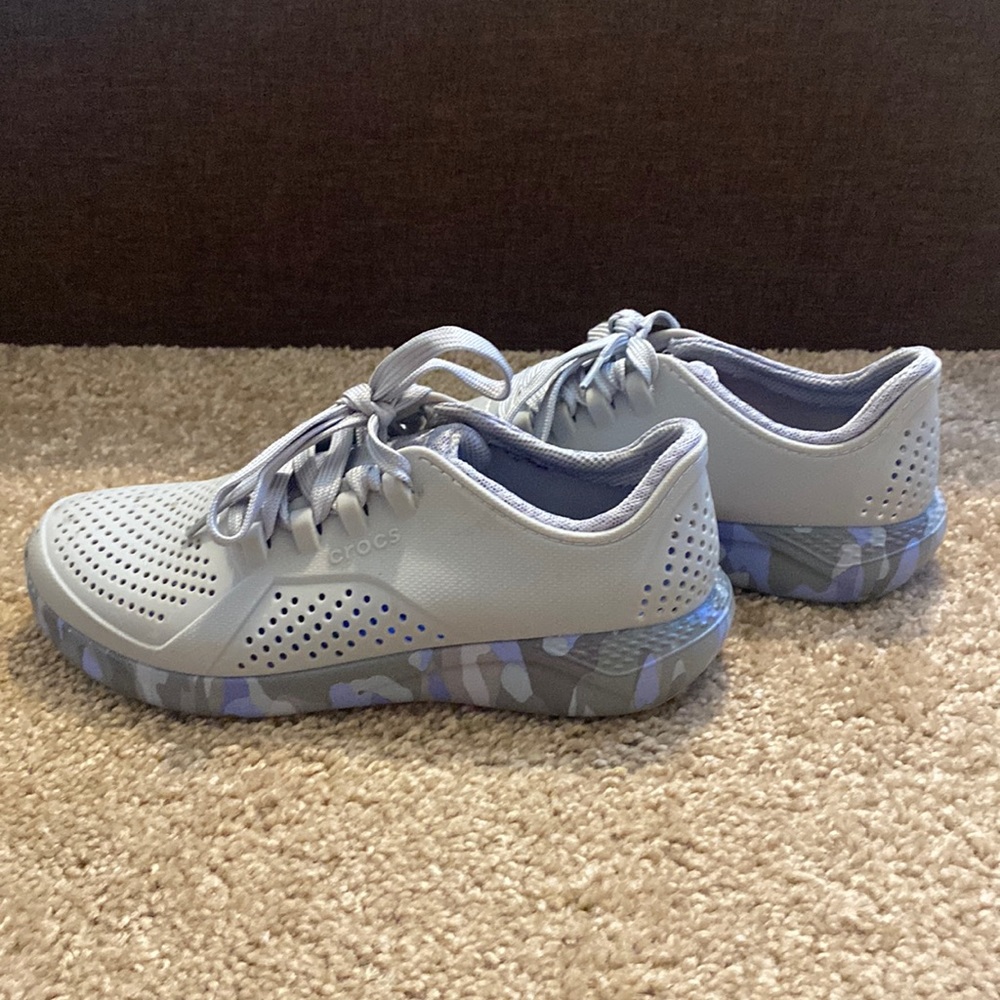 CROCS - WOMENS LITERIDE PRINTED CAMO PACER SNEAKERS. AS PICTURED. WORN ONCE.